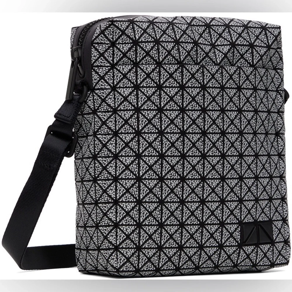 BAO BAO ISSEY MIYAKE Black Voyager Crossbody Bag 241730M170007 - Picture 2 of 15
